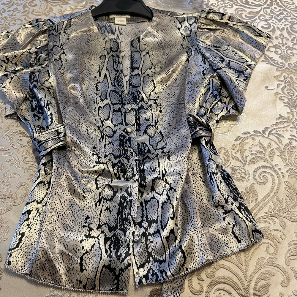 Vertigo Paris satin Gray and Black Flutter Sleeve Blouse